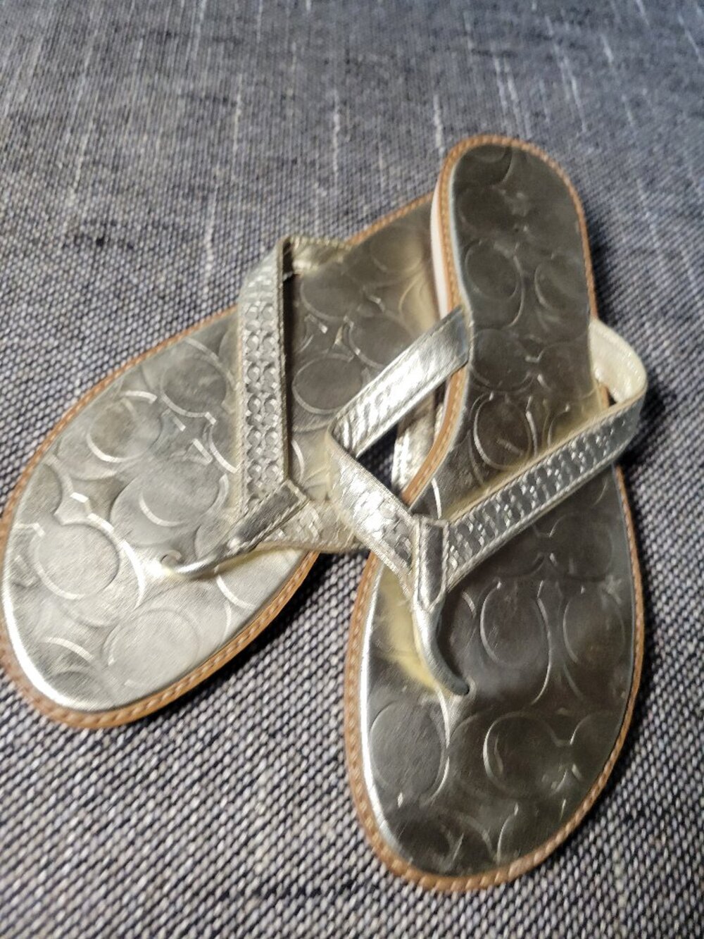 Coach Debbie Metallic Gold Signature C Thong Sandals Women's 7.5